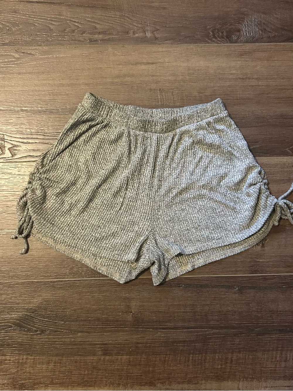 gaze Ribbed Side-Ruched Lounge Shorts - Gray